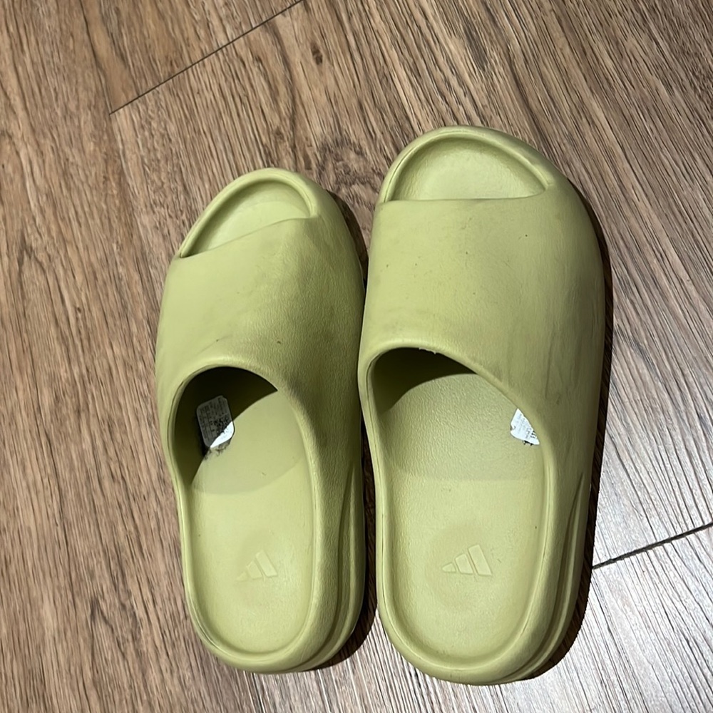 Yeezy slides RESIN